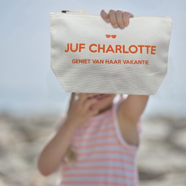 Customefy-trousse-ecru-personnalisee-orange-cadeau-prof-Juf Charlotte